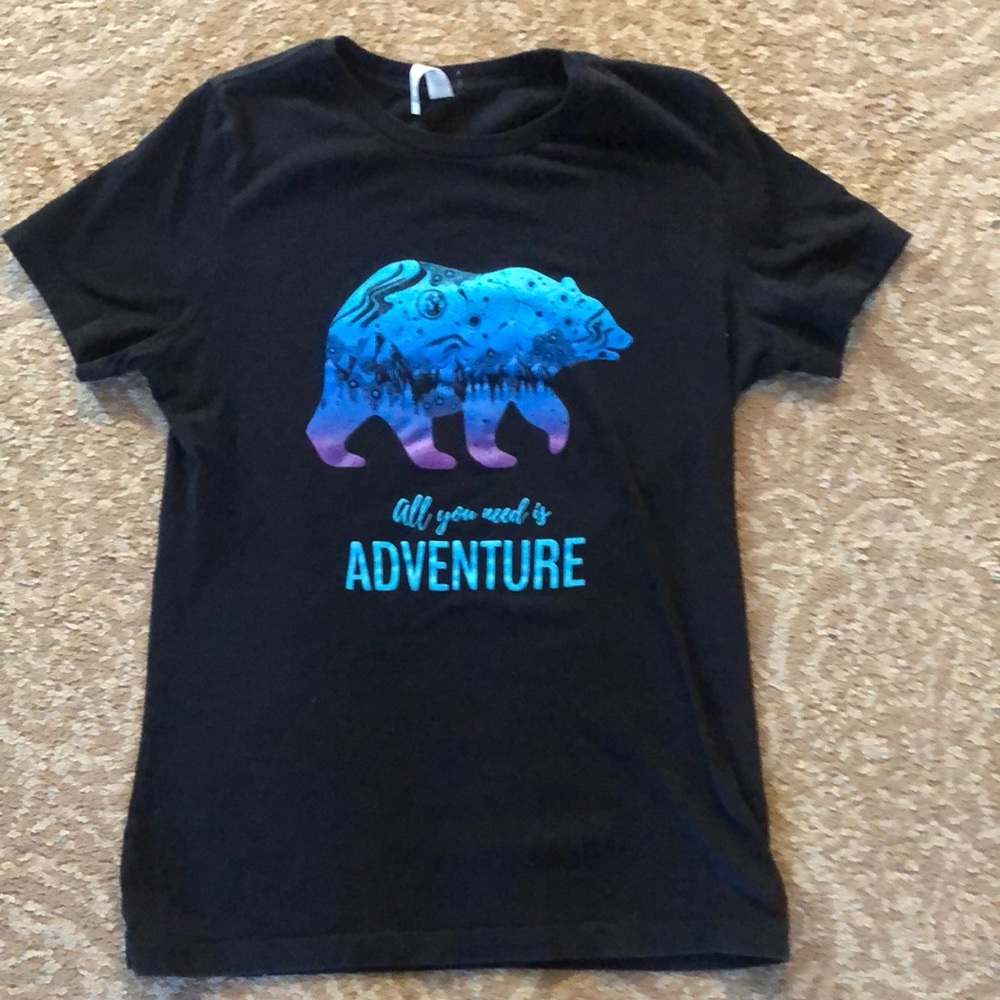 Women’s/Girls Black tee with bear emblem. Size Small. EUC